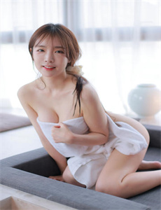 《小妖精好紧出轨H》